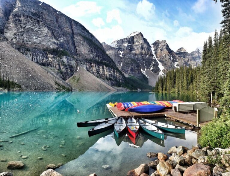 From Canmore/Banff: Sunrise at Moraine Lake – Guided Shuttle