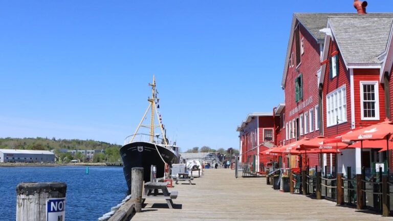From Halifax: Small Group Lunenberg Express Tour