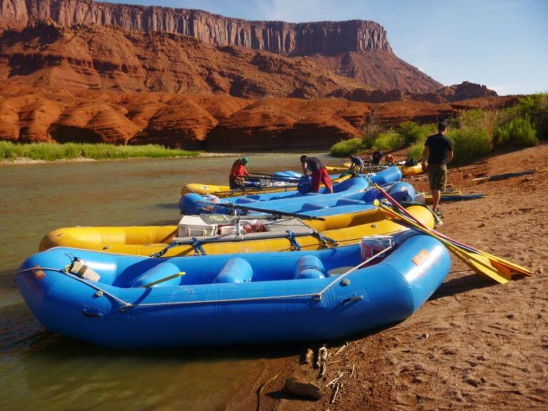 From Moab: Canyonlands 4×4 Drive and Colorado River Rafting