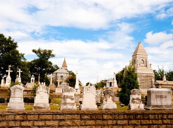 Grant Park Food and Cemetery Tour - Key Points