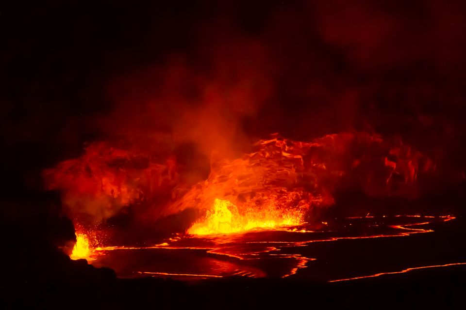 Hawaii: Big Island Volcanoes Day Tour With Dinner and Pickup - Key Points
