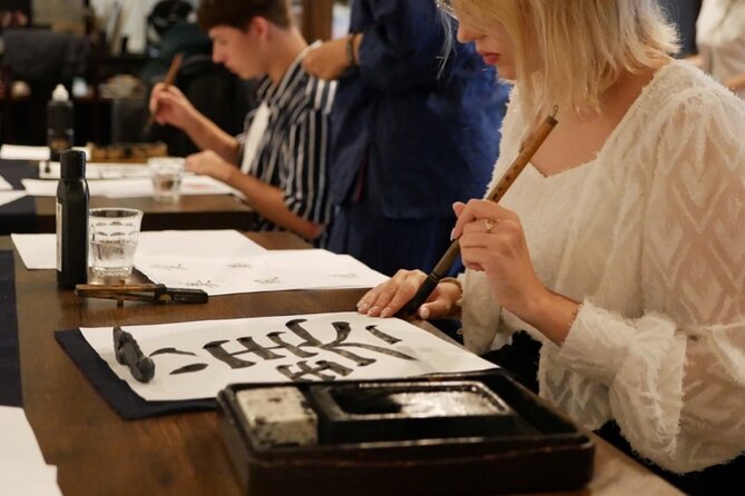Japanese Calligraphy Experience in Tokyo at the Antique House - Key Points
