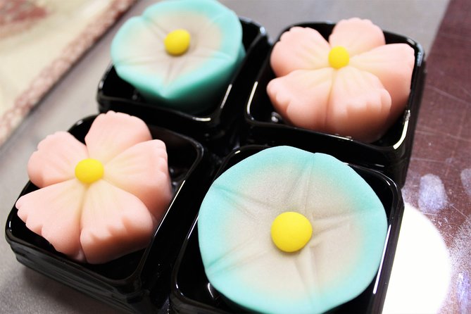 Japanese Sweets Making With Seasonal Motifs - Key Points