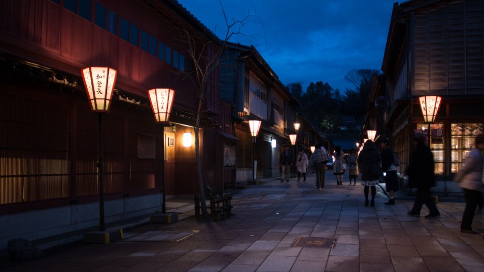 Kanazawa Night Tour With Full Course Meal - Key Points