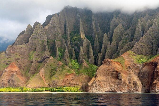 Leila Na Pali Sunset Dinner Sail - Key Points