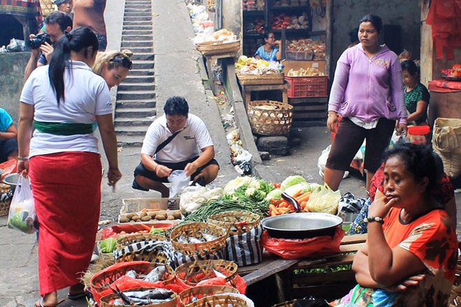 Local Market Tour and Traditional Balinese Cooking Class With a Family in Ubud - Key Points