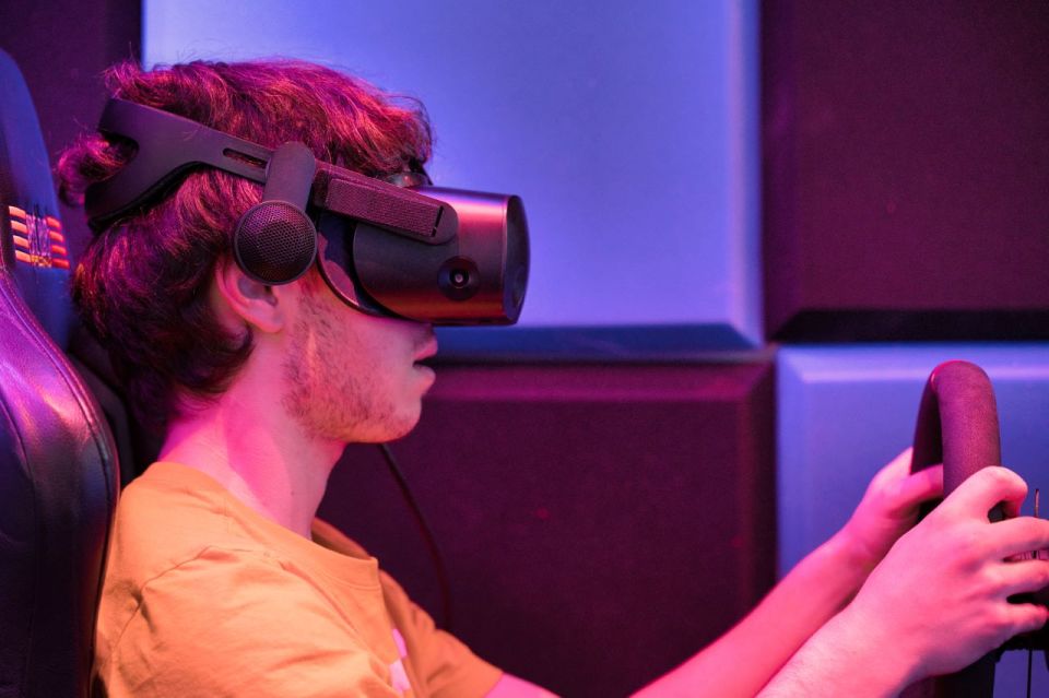 Mont Tremblant: Virtual Reality Car Racing : 15 Mins - Key Points