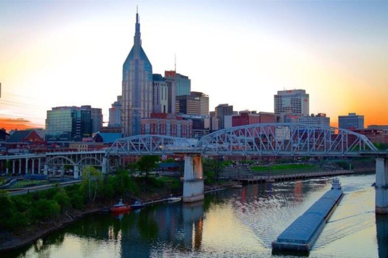 Nashville: Private City Tour With Local Singer-Songwriter