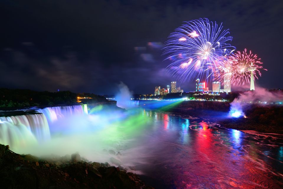 Niagara Falls Canada: Small Group Night Tour W/Boat & Dinner - Key Points