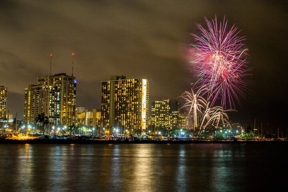 Oahu: Waikiki Fireworks Sail - Key Points