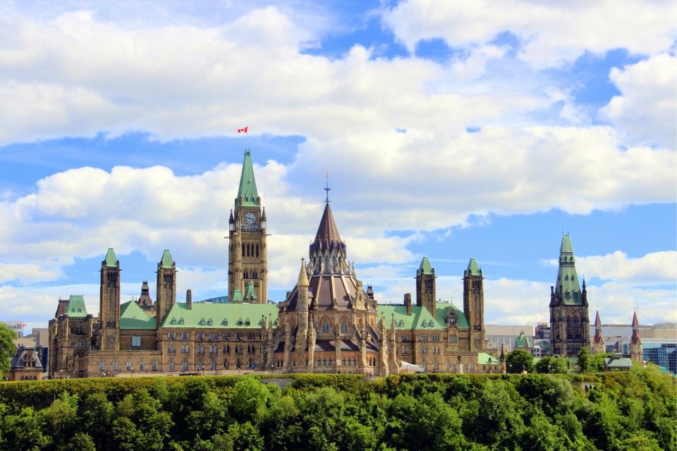 Ottawa: City Exploration Game and Tour - Key Points