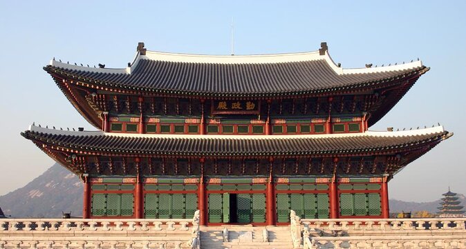 Primary and Main Royal Palace, Gyeongbokgung Palace and Its Vicinity - Key Points