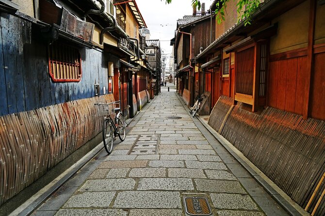 Private Kyoto Geisha Districts Walking Tour - Key Points