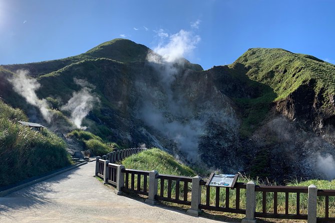 Private Yangmingshan Volcano Tour - Key Points