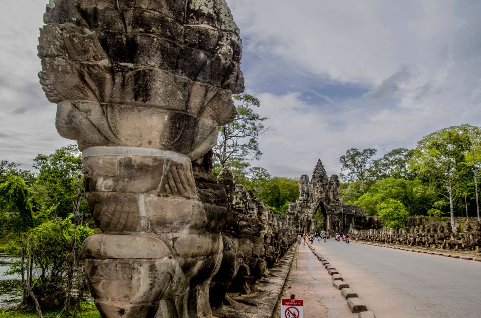 Seat-In-Coach: Small Circuit Tour With Sunrise at Angkor Wat - Key Points