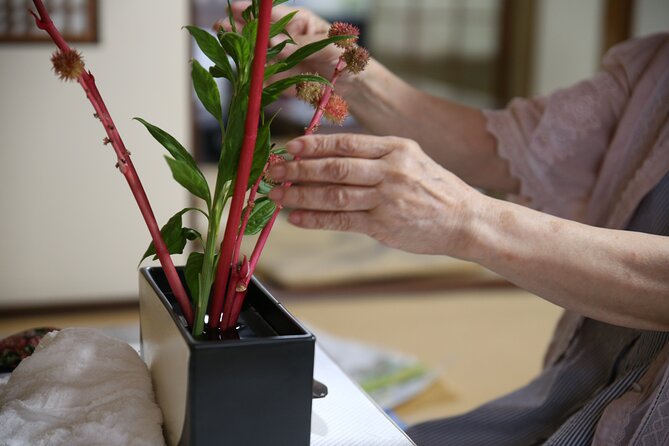 Special Ikebana Experience Guided by an Ikebana Master, Mrs. Inao - Key Points