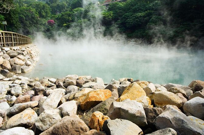 Yamingshan Volcano, Beitou Thermal Valley, Danshui Private Tour - Key Points