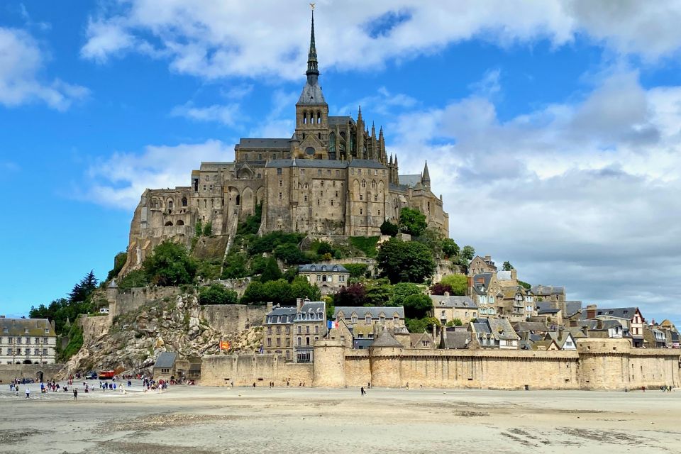 2-day Private D-Day Mont Saint-Michel 3 Castles by Mercedes - Tour Details