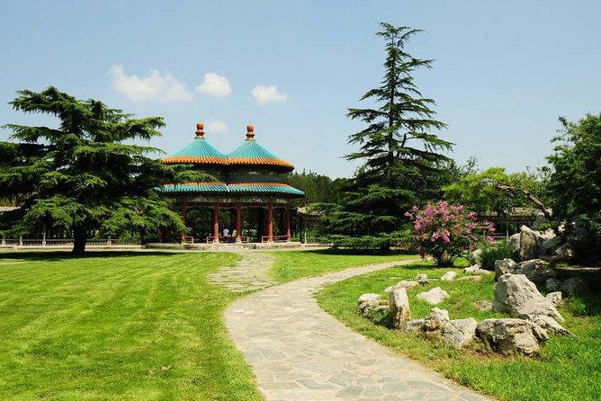 All Inclusive Private City Tour to Temple of Heaven, Tiananmen Square Forbidden City and Summer Pala