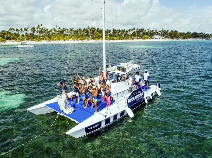 Bávaro: Punta Cana Catamaran Tour With Open Bar and Snacks