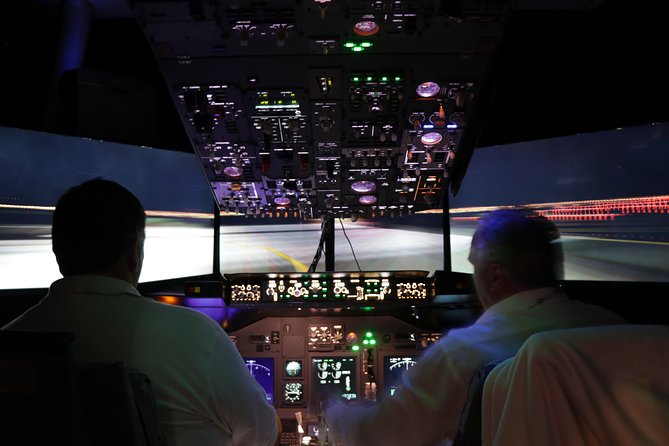 Boeing 737 Flight Simulator Experience - Pilot Guidance and Instruction