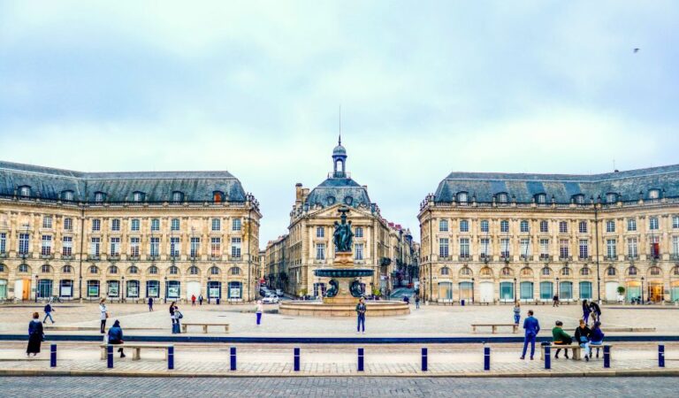 Bordeaux: Private Exclusive History Tour With a Local Expert