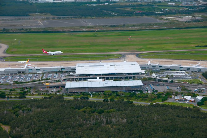 Brisbane Airport and Cruise Terminal to Sunshine Coast 13 Pax - Infant Seat Availability