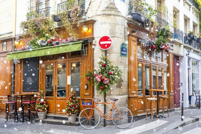 Christmas Exploration of Paris Walking Tour