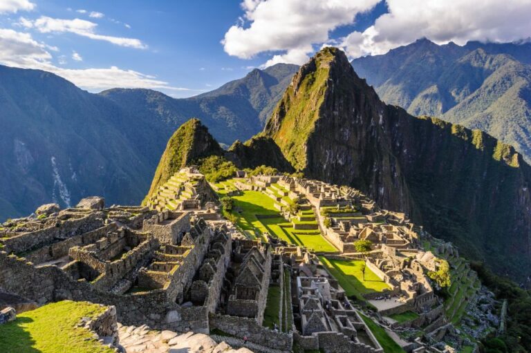 Cusco: Tour Machu Picchu Magic + Sacred Valley 3D-2N