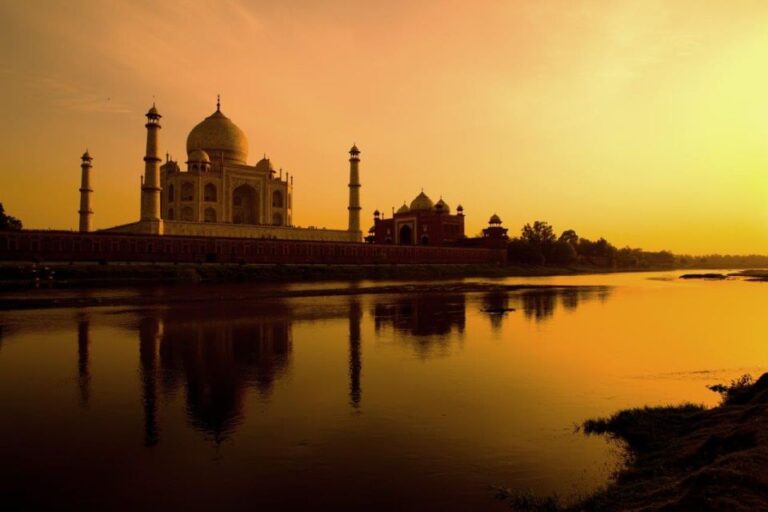 Delhi: Taj Mahal & Agra Day Tour by Gatimaan Express Train