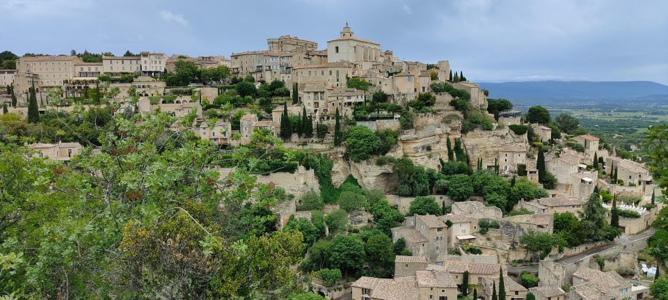 Discover the Village of Luberon From Aix En Provence - Location and Destination