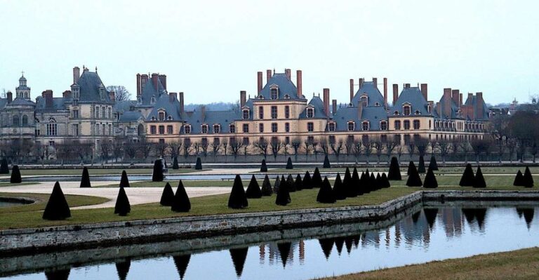 Fontainebleau and Barbizon Private Guided Tour From Paris