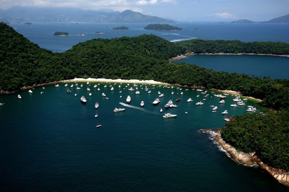 From Angra Dos Reis: Botinas & Dentista Beach Speedboat Tour