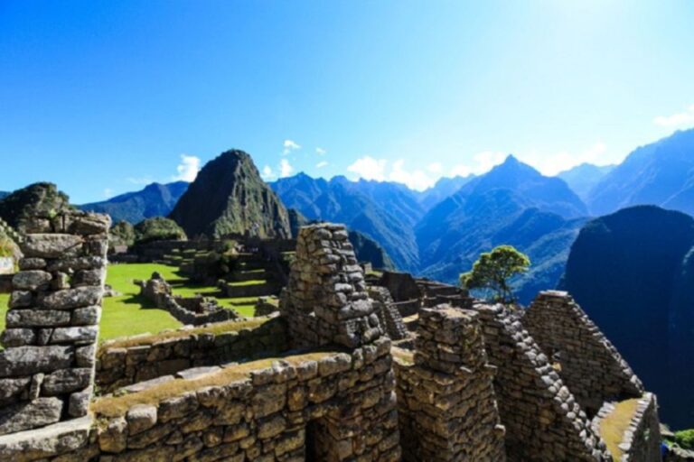 From Cusco: 2-Day Guided Trip to Machu Picchu With Transfers