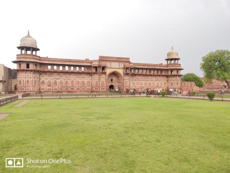 From Delhi: Private Taj Mahal & Agra Fort Day Trip by Car