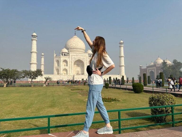 From Delhi: Taj Mahal, Agra Fort and Baby Taj Sunrise Tour
