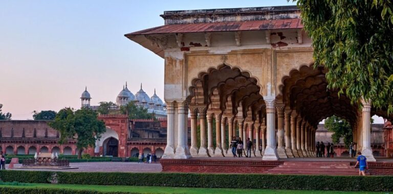From Delhi: Taj Mahal, Agra Fort and Baby Taj Tour