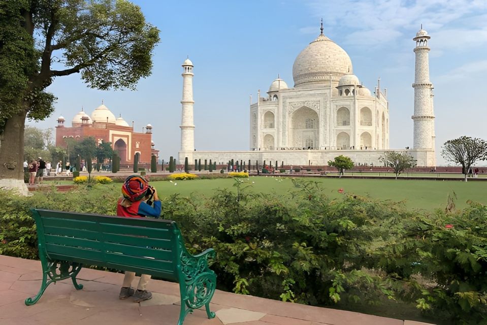 From Delhi: Taj Mahal, Agra Fort, and Baby Taj Tour by Car