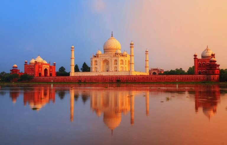 From Delhi: Tajmahal Tour by Gatimaan Express All Inclusive