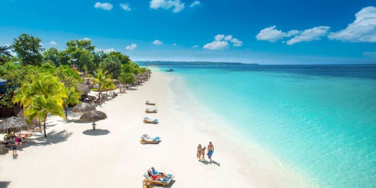 From Montego Bay: Negril 7 Mile Private Beach Tour
