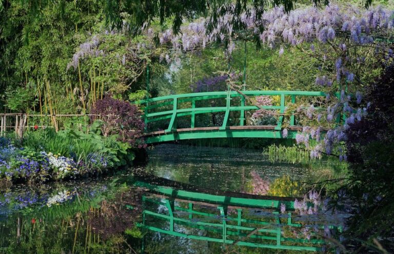 From Paris: Private Day Trip to Giverny and Auvers Sur Oise
