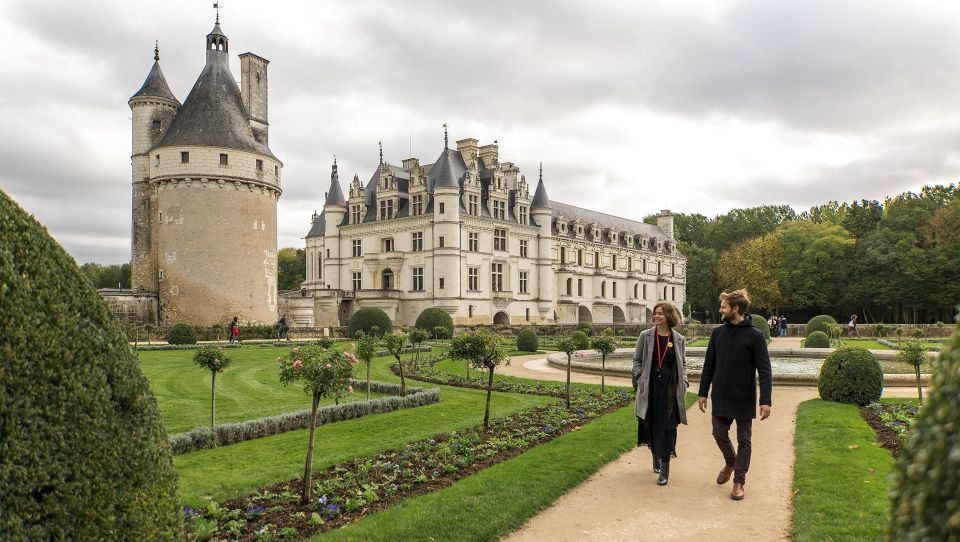 From Paris: Small-Group Tour of Loire Castles