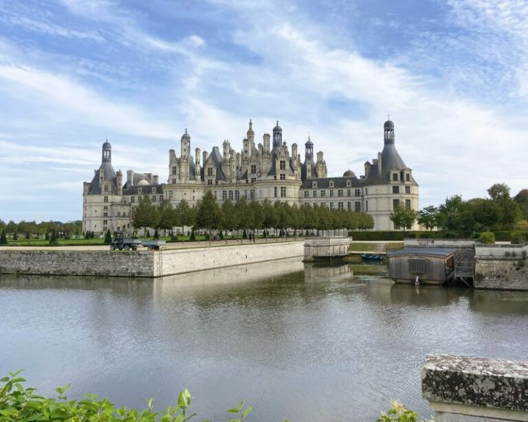 From Tours: Chambord, Chenonceau & Lunch at Family Chateau