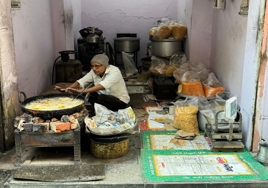 Heritage Walk & Street Food Tasting in Jaipur - Whats Included