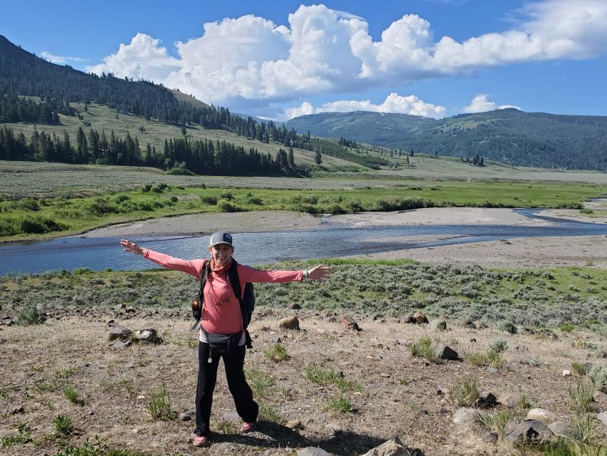 Lamar Valley: Safari Hiking Tour With Lunch