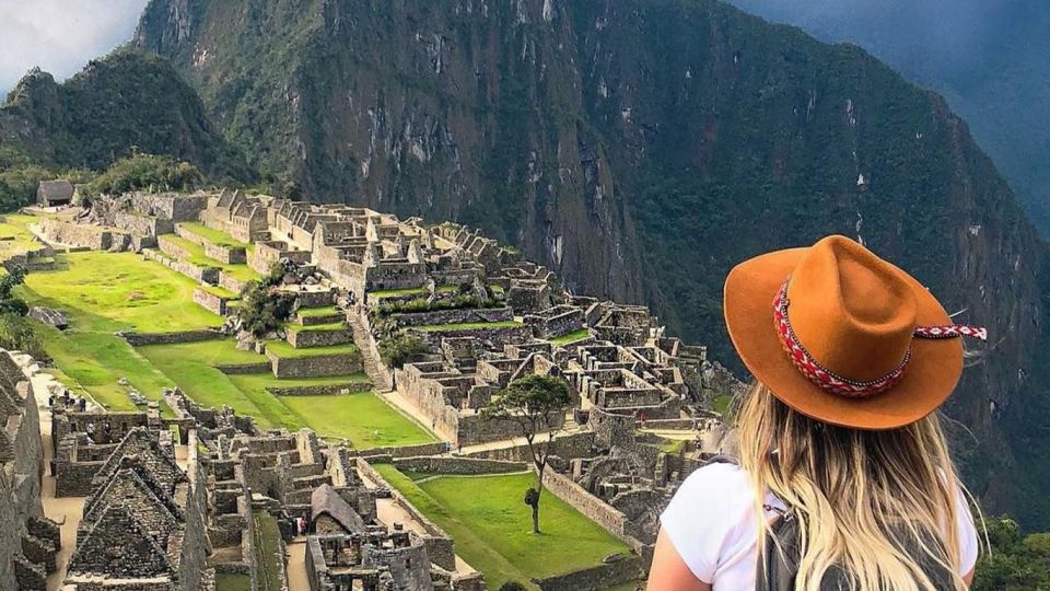 Machupicchu Full Day Tour: by Train Vistadome