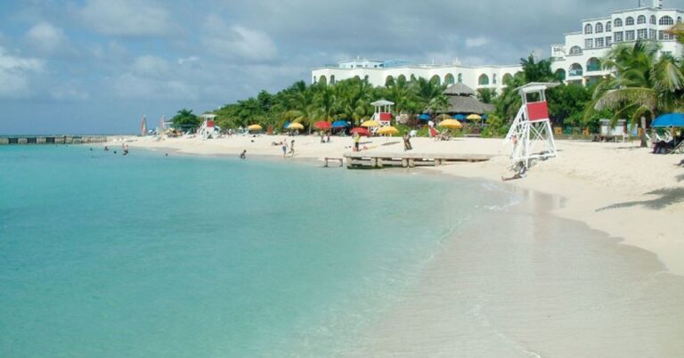 Montego Bay: Doctors Cave Beach Day Trip