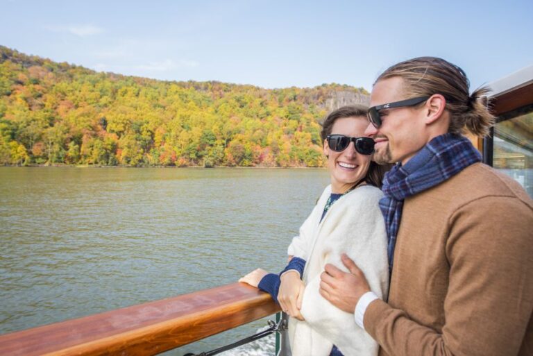 New York City: Afternoon Fall Foliage Lunch Cruise