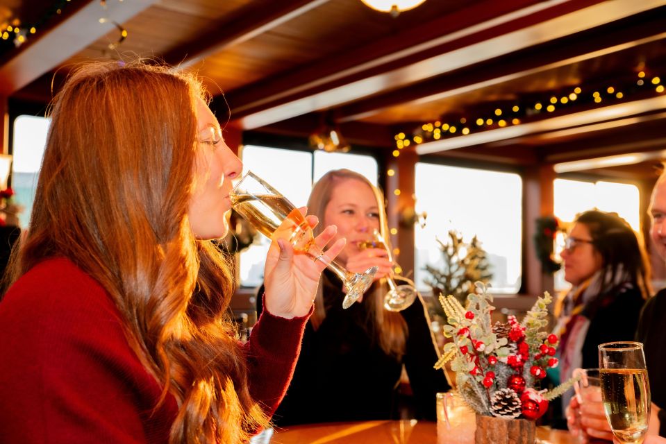 New York City: Holiday Jazz Classic Motor Yacht Cruise - Inclusions