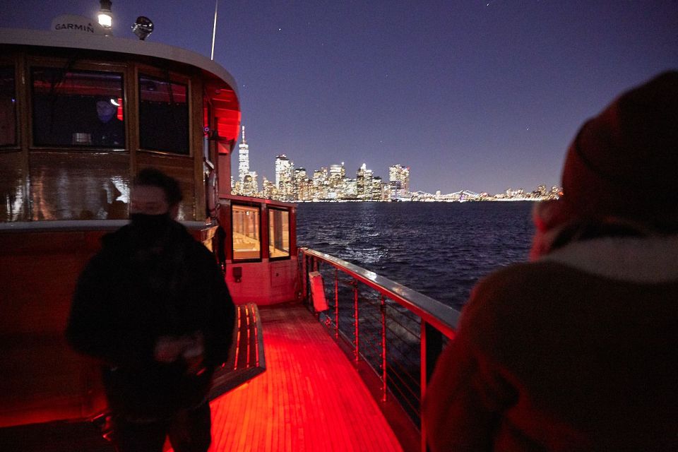 NYC: City Lights Yacht Cruise With Drink Included - Activity Overview